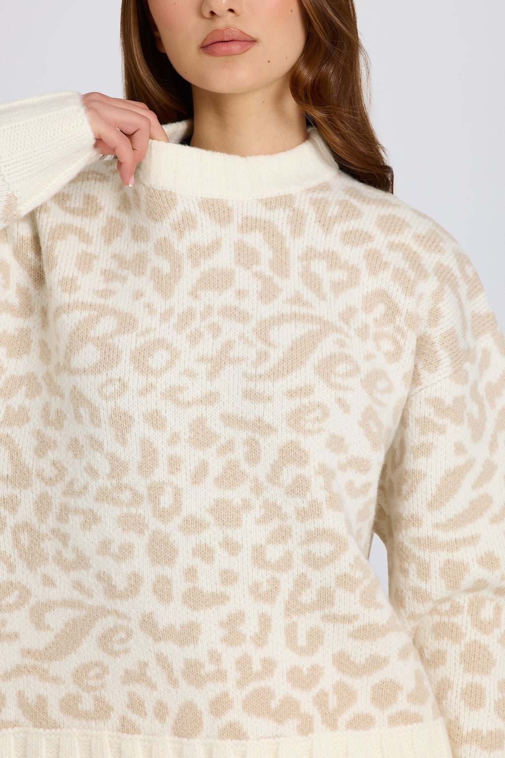 Chic Jacquard-Knit Oversized Jumper in Ice