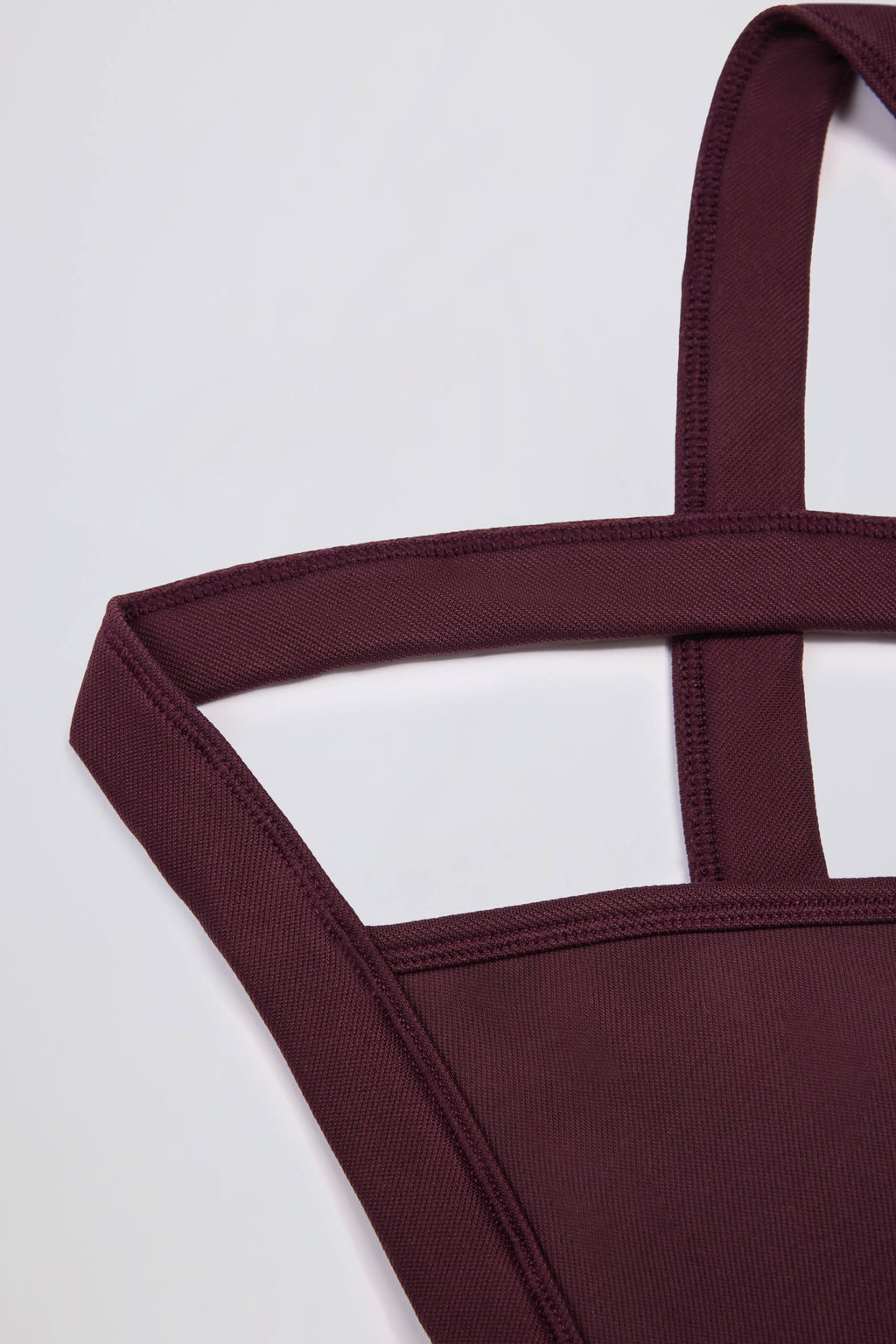 Chic Super Sculpt Seamless Crossback Sports Bra in Burgundy