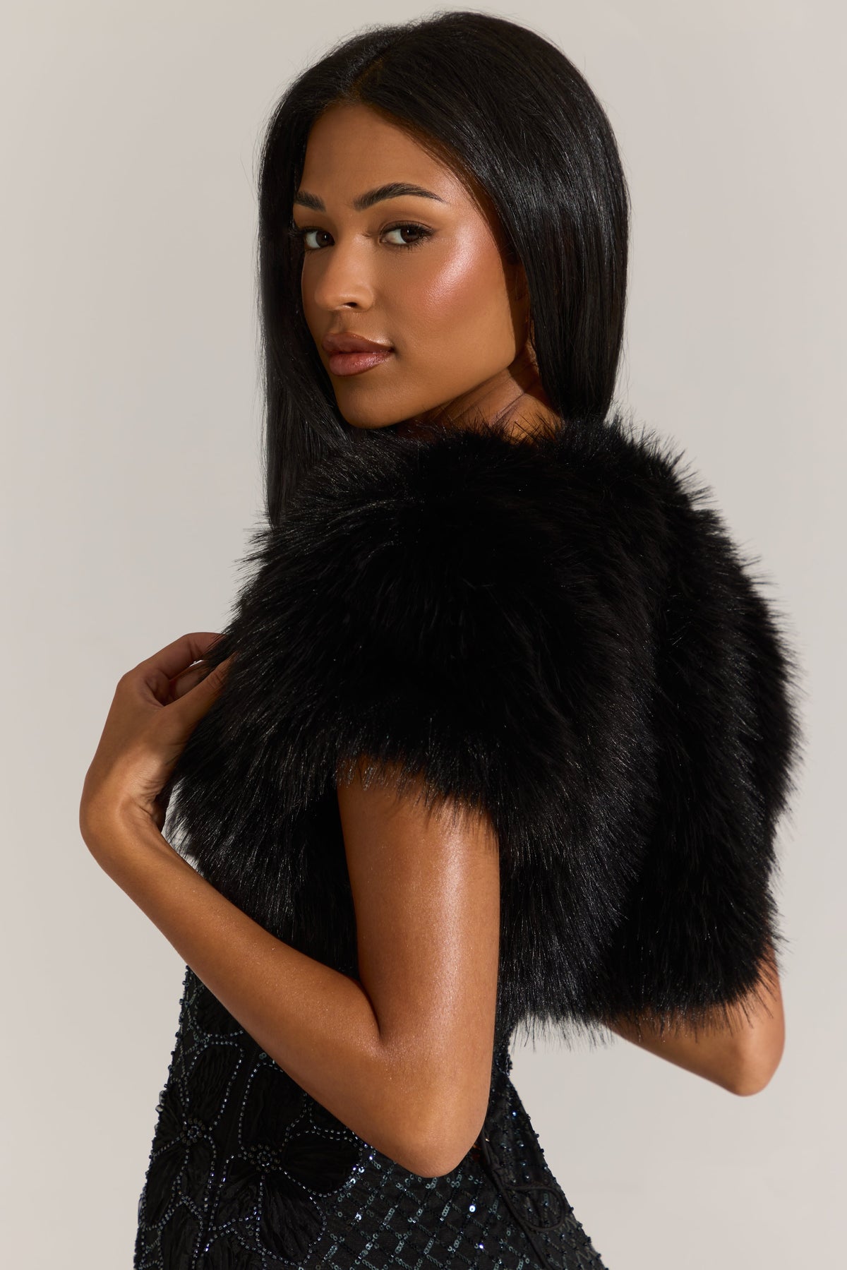 Chic Faux-Fur Short Sleeve Bolero in Black