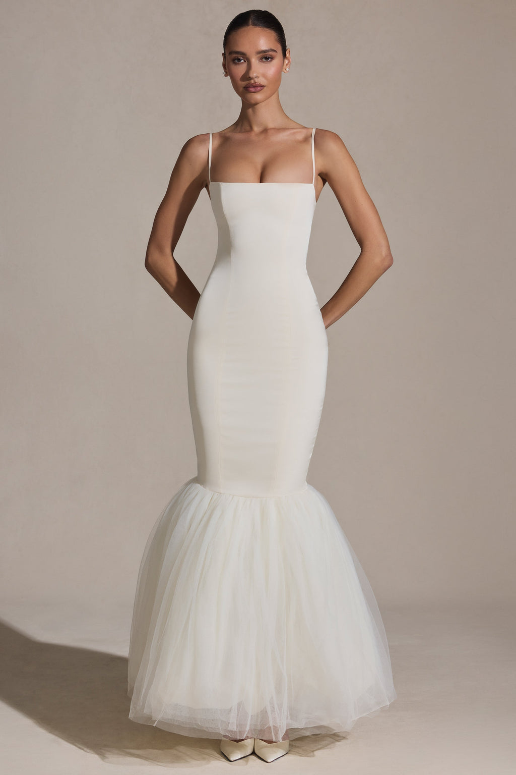 Chic Tulle Hem Fishtail Gown in Ivory