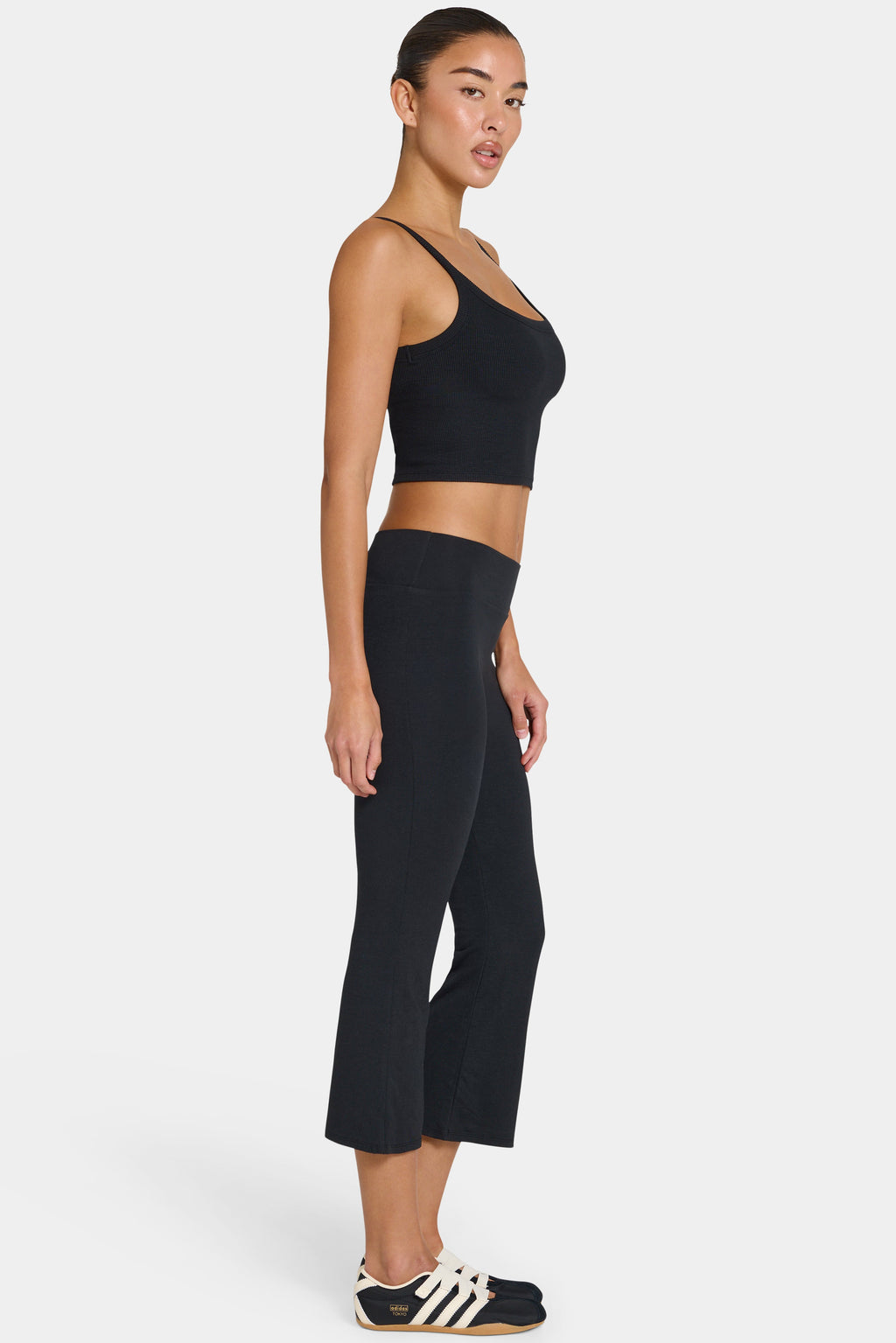 Chic ButterCloud Flared Capri Leggings in Black