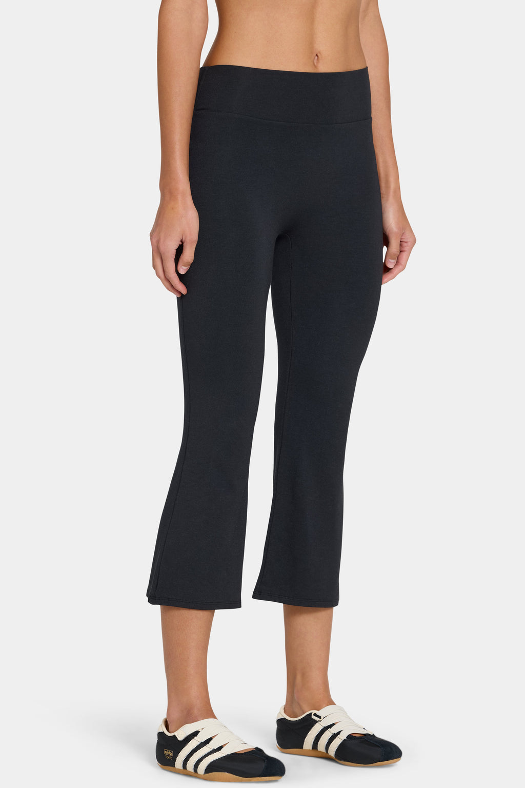 Chic ButterCloud Flared Capri Leggings in Black