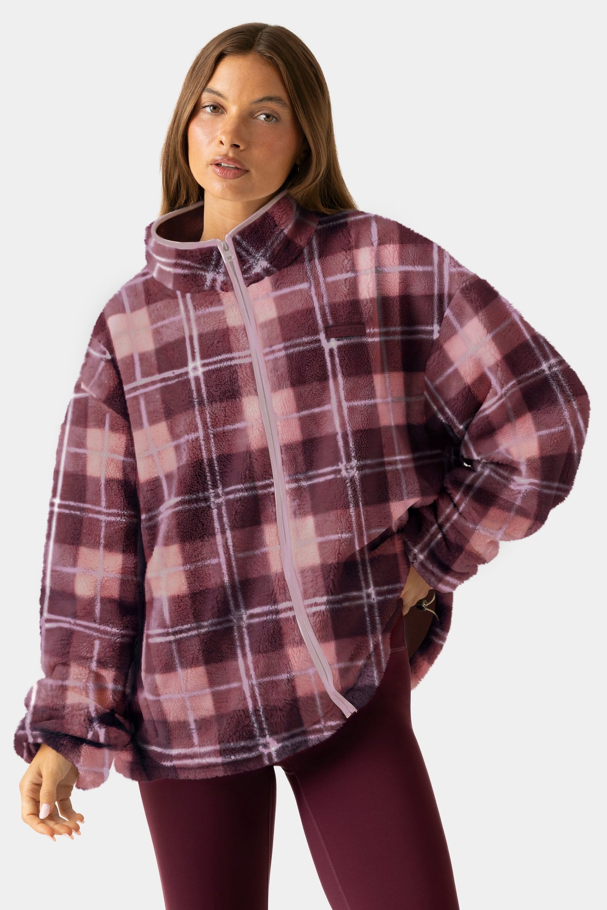 Chic Oversized Zip-Up Fleece in Plum Plaid