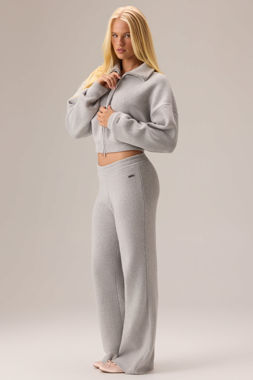 Chic Ribbed Knit Zip-Up Sweatshirt in Pebble