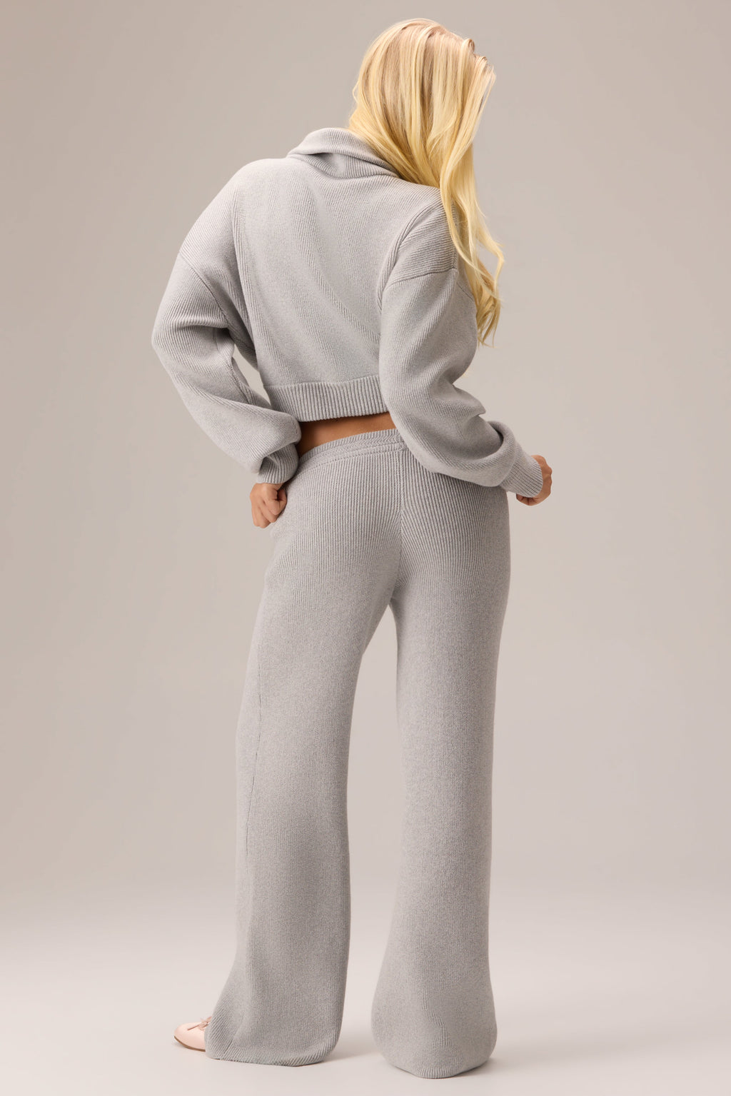 Chic Ribbed Knit Zip-Up Sweatshirt in Pebble
