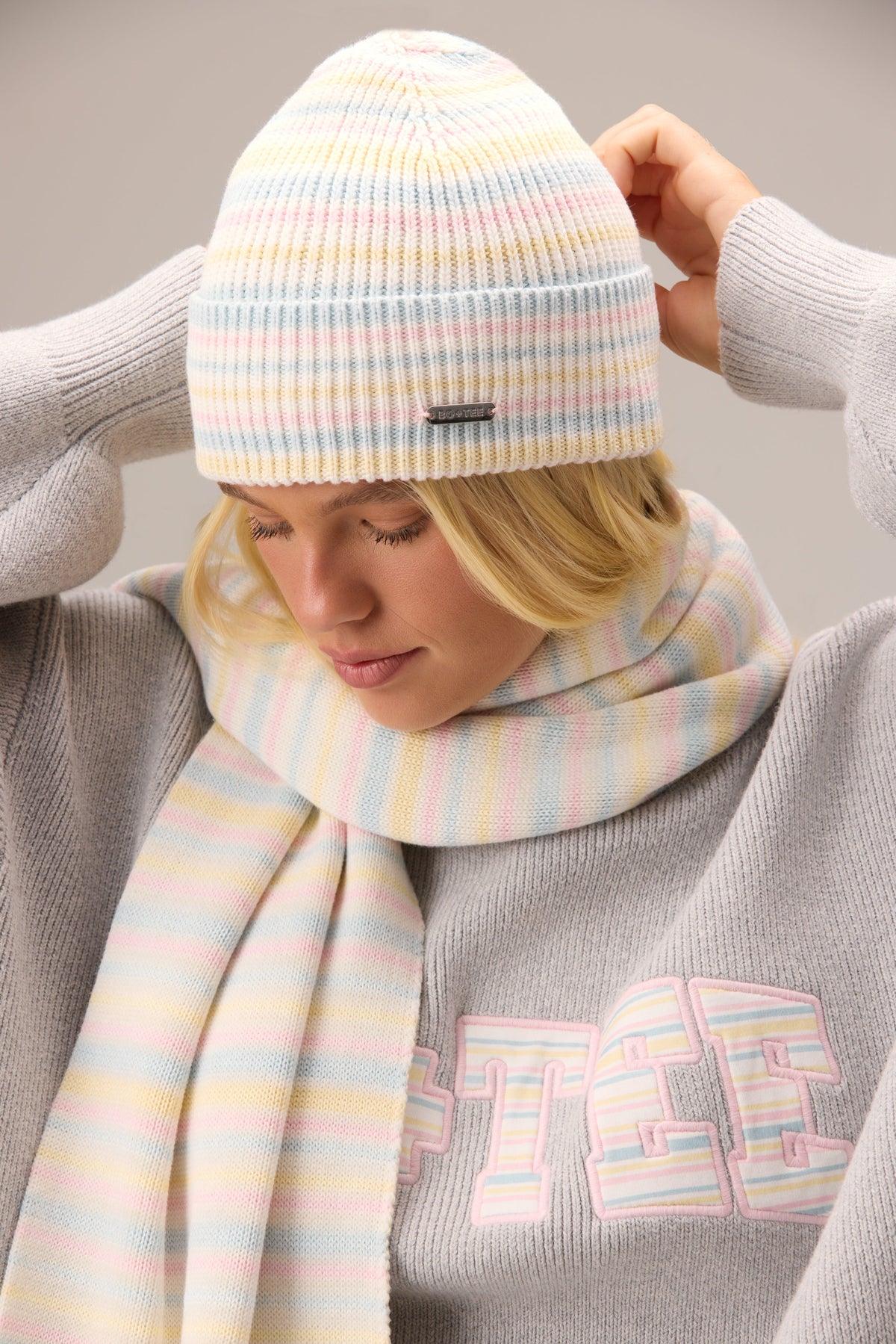 Chic Ribbed Knit Oversized Scarf in Confetti Stripe