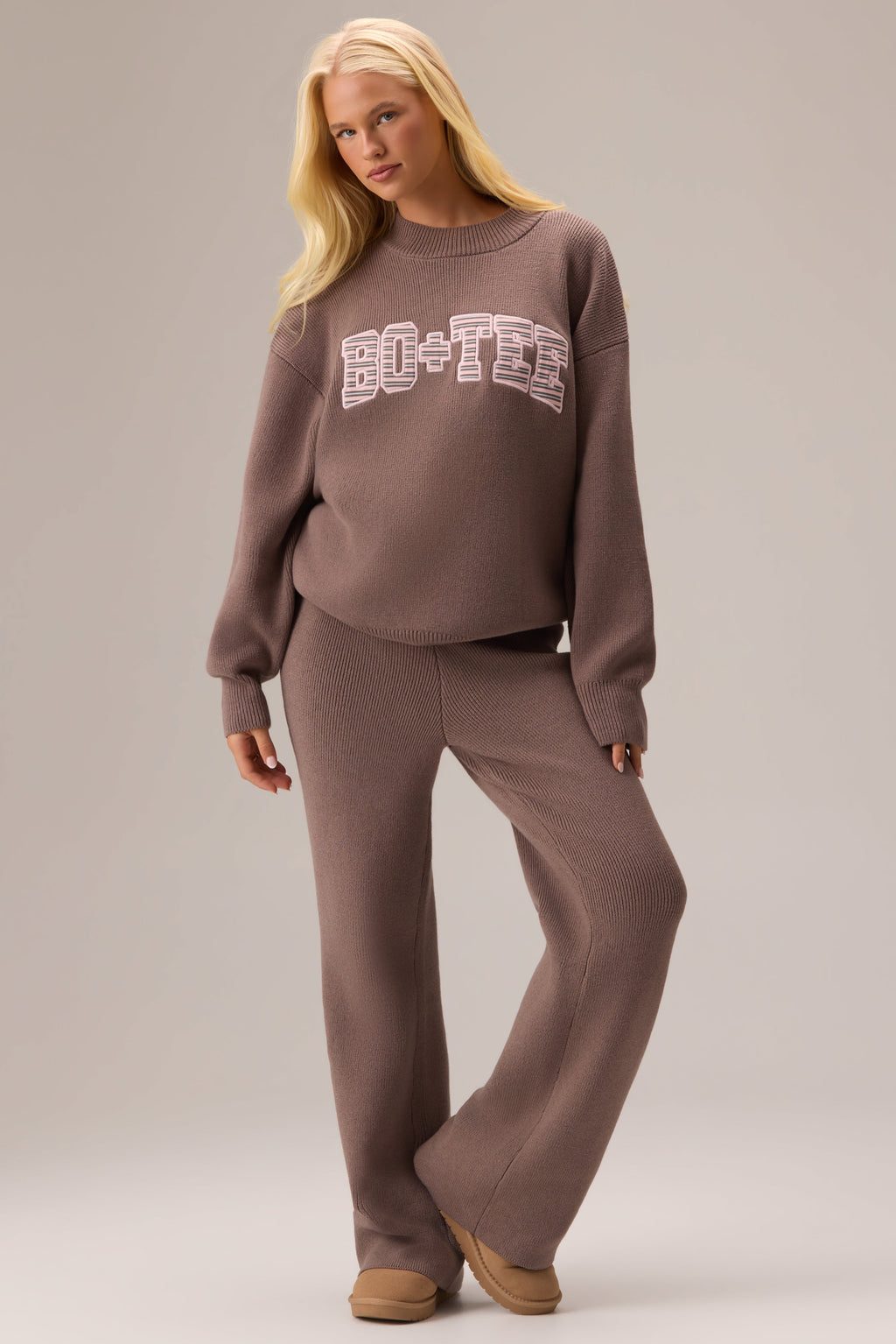 Chic Ribbed Knit Wide-Leg Joggers in Chestnut