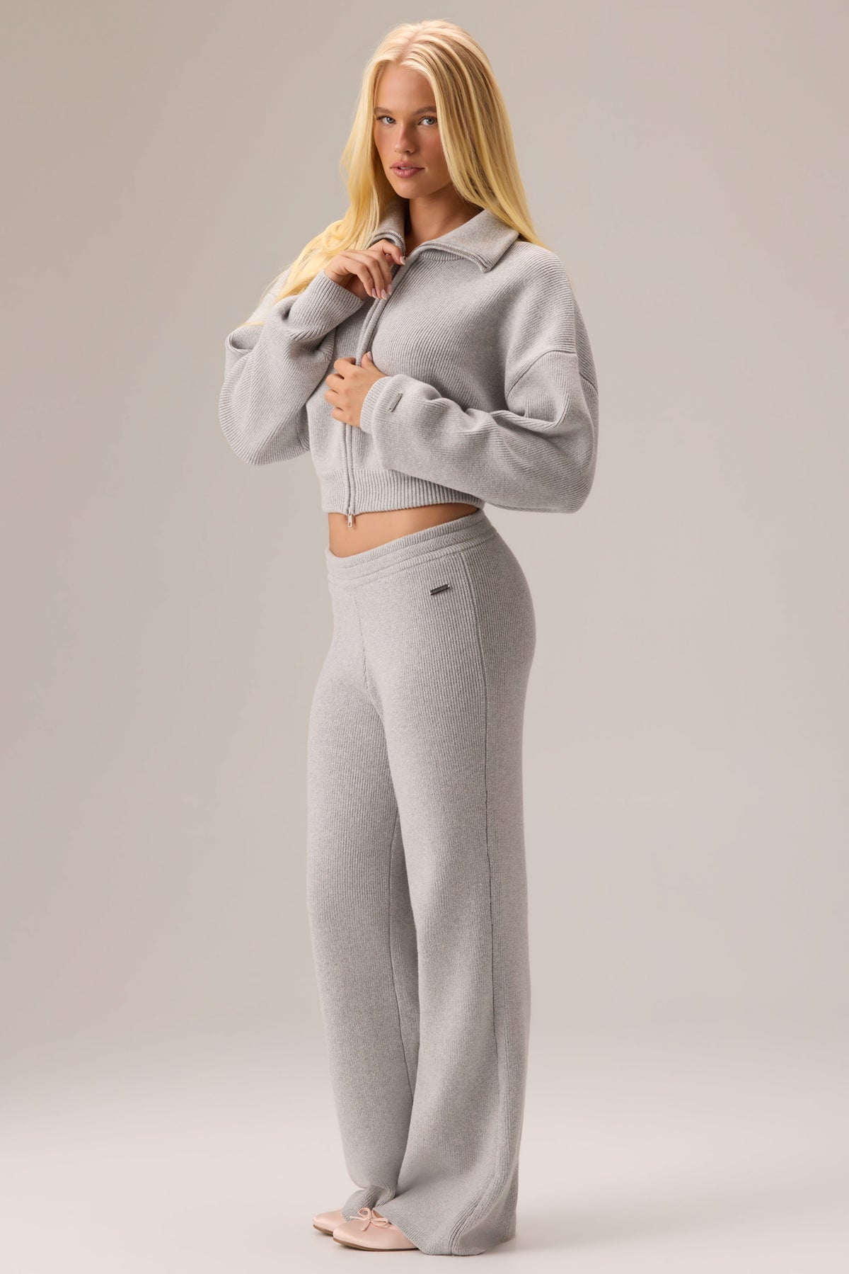 Chic Ribbed Knit Wide-Leg Joggers in Pebble