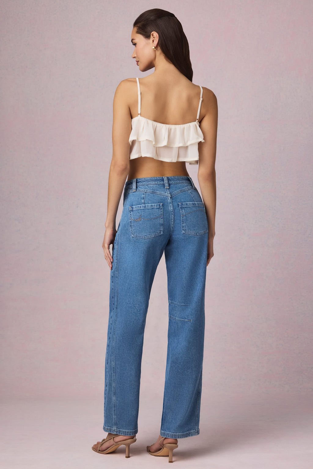Chic Mid-Rise Barrel-Leg Jeans in Mid-Blue Wash