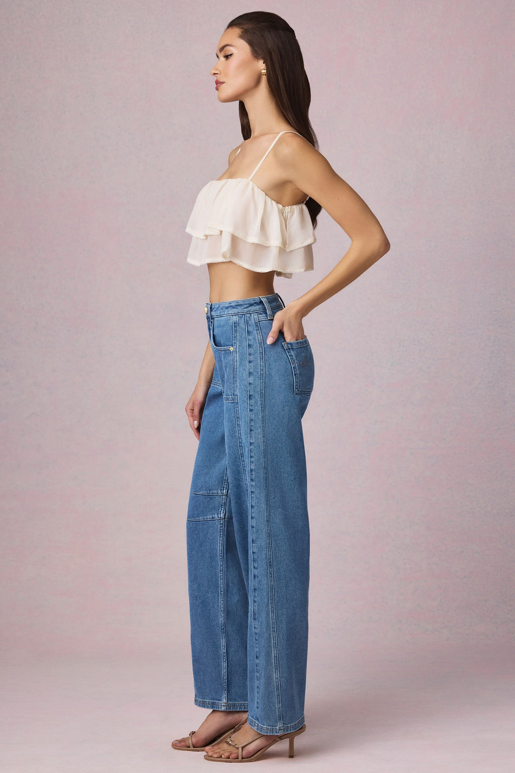 Chic Mid-Rise Barrel-Leg Jeans in Mid-Blue Wash