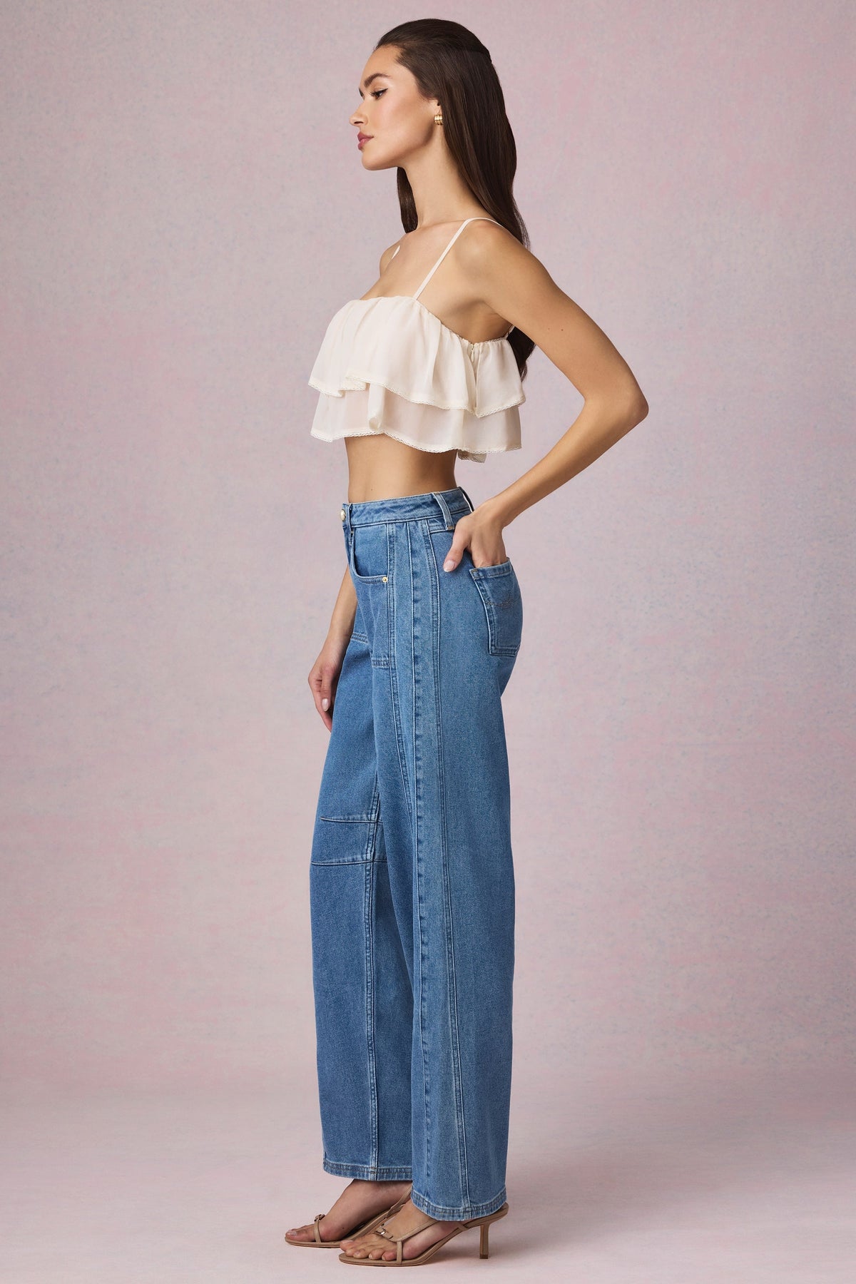 Chic Mid-Rise Barrel-Leg Jeans in Mid-Blue Wash