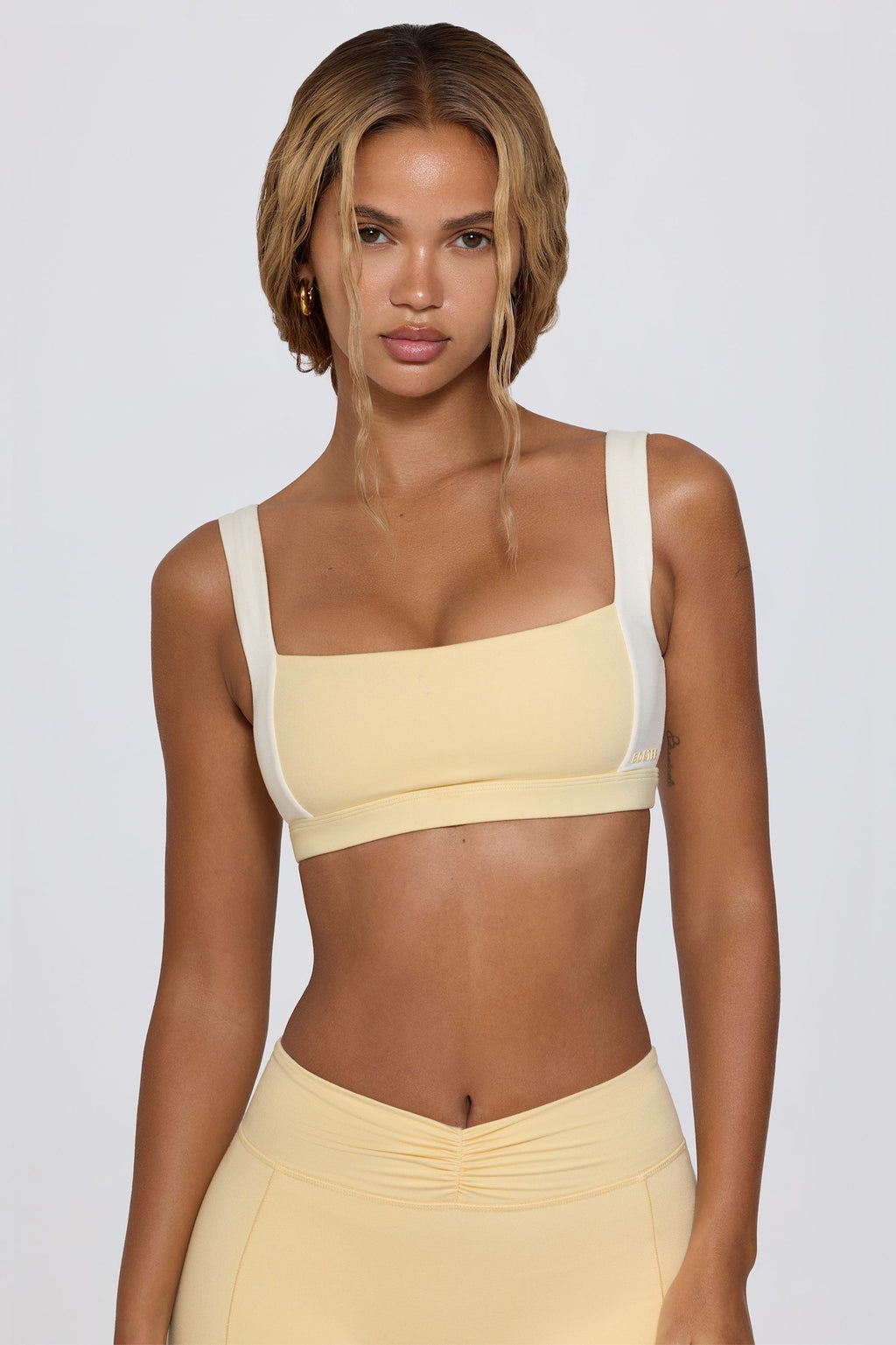Chic Contrast Sports Bra in Lemon Marl