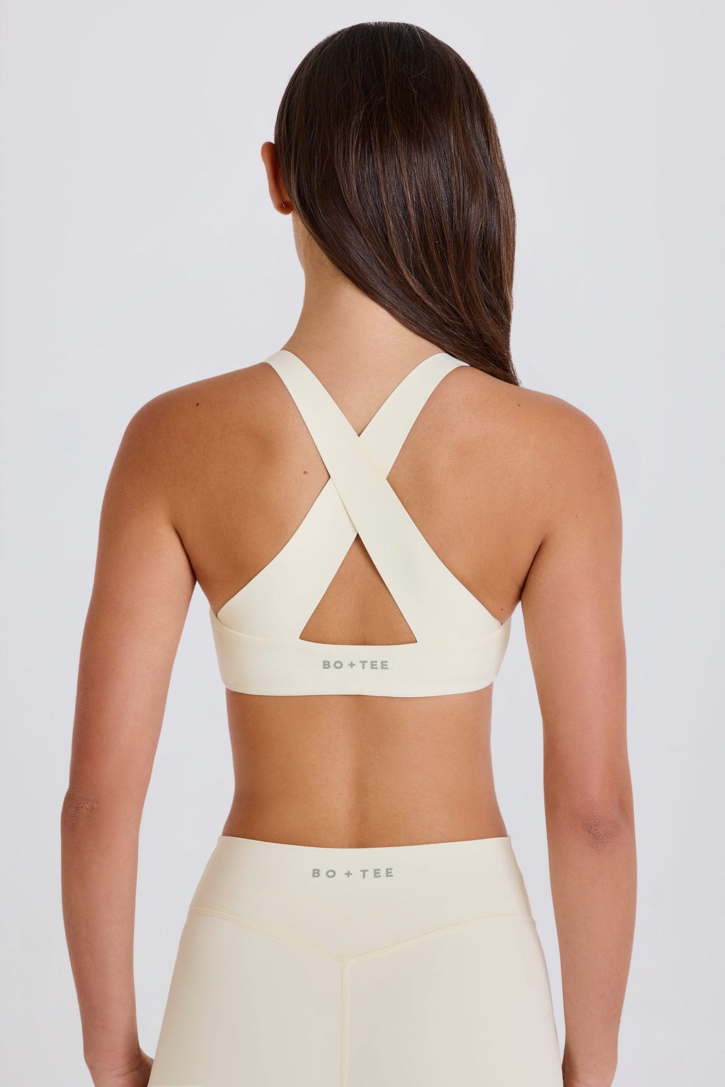 Chic Crossback V-Neck Sports Bra in Cream