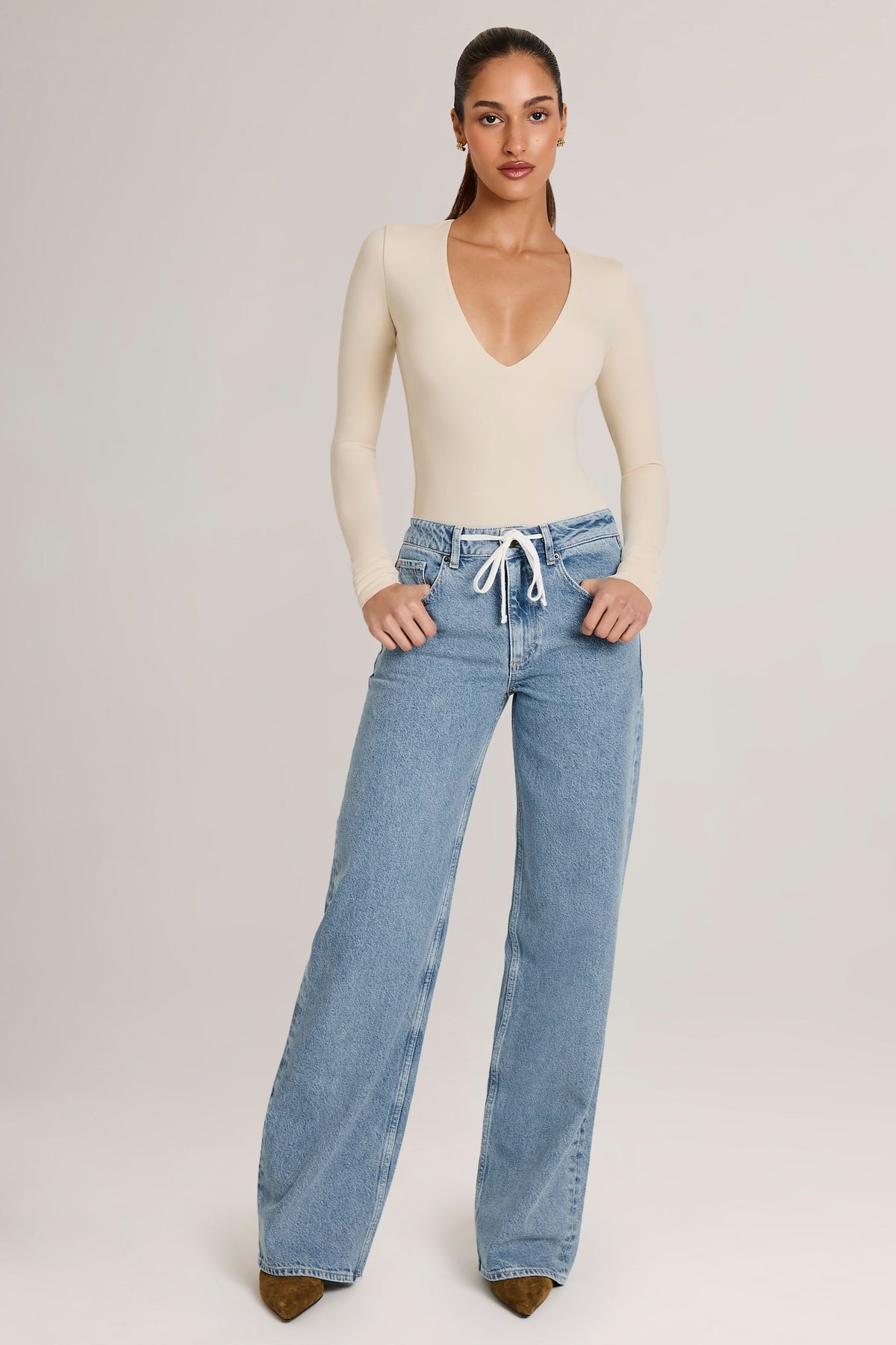 Chic Drawstring Straight-Leg Jeans in Light Wash