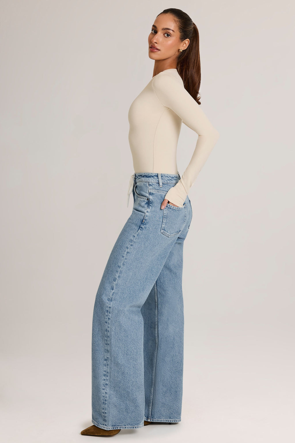 Chic Drawstring Straight-Leg Jeans in Light Wash