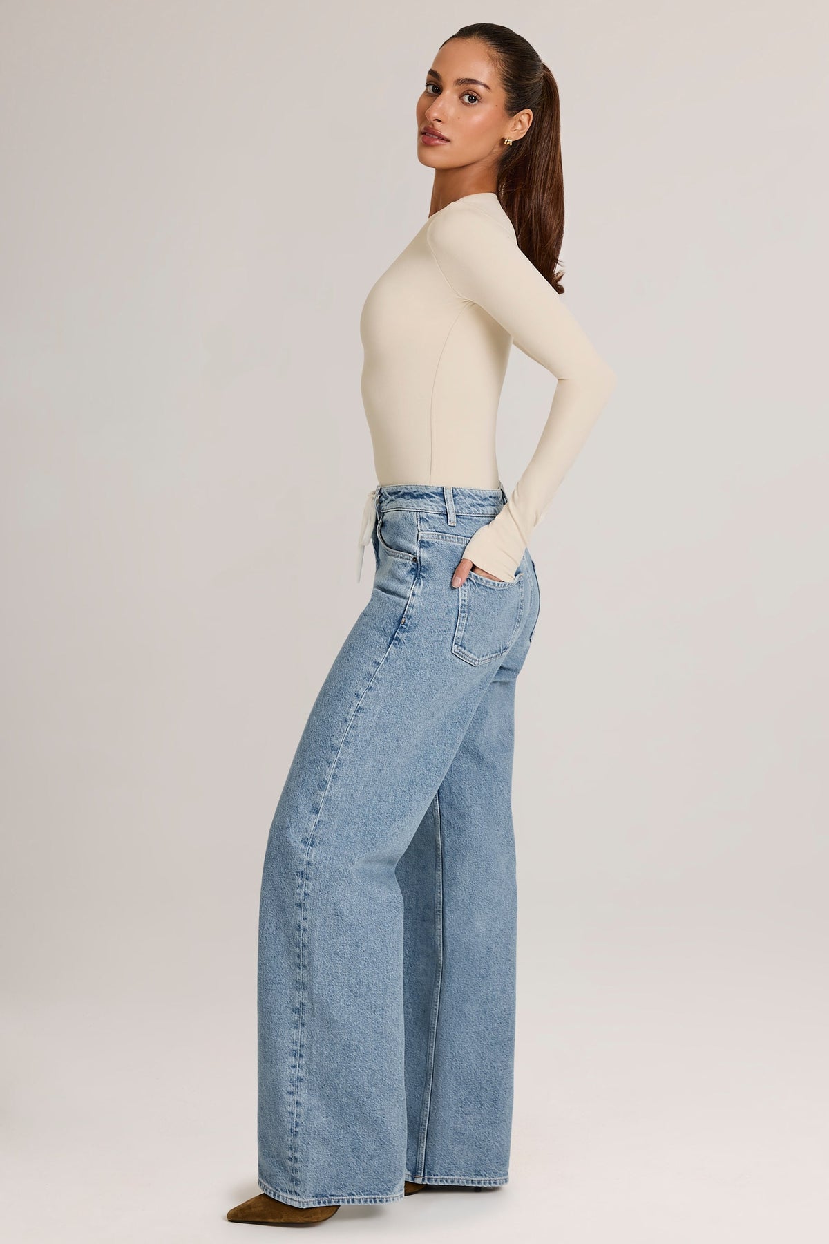 Chic Drawstring Straight-Leg Jeans in Light Wash