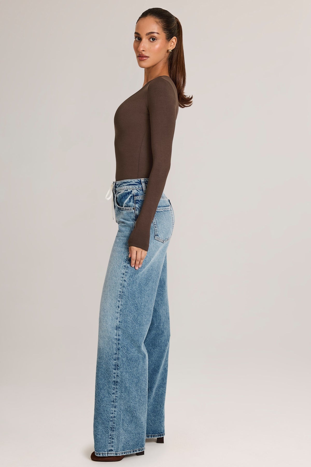 Chic Drawstring Straight-Leg Jeans in Mid Wash