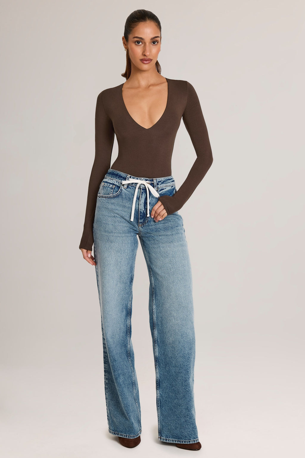 Chic Drawstring Straight-Leg Jeans in Mid Wash