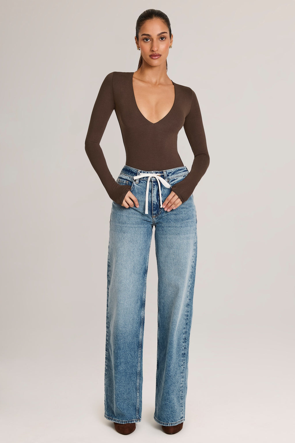 Chic Drawstring Straight-Leg Jeans in Mid Wash