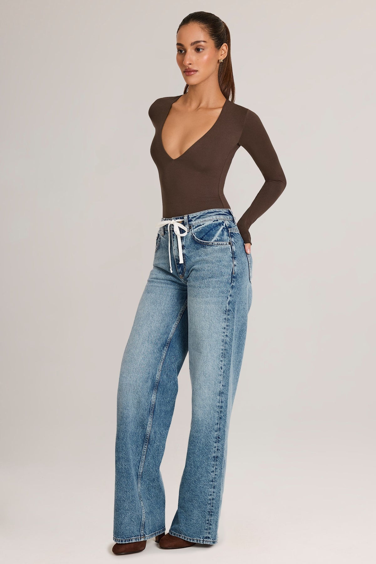 Chic Drawstring Straight-Leg Jeans in Mid Wash
