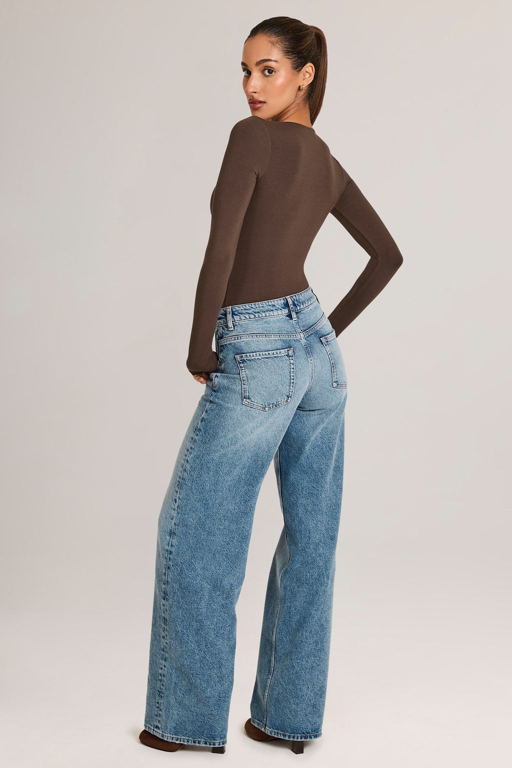 Chic Drawstring Straight-Leg Jeans in Mid Wash