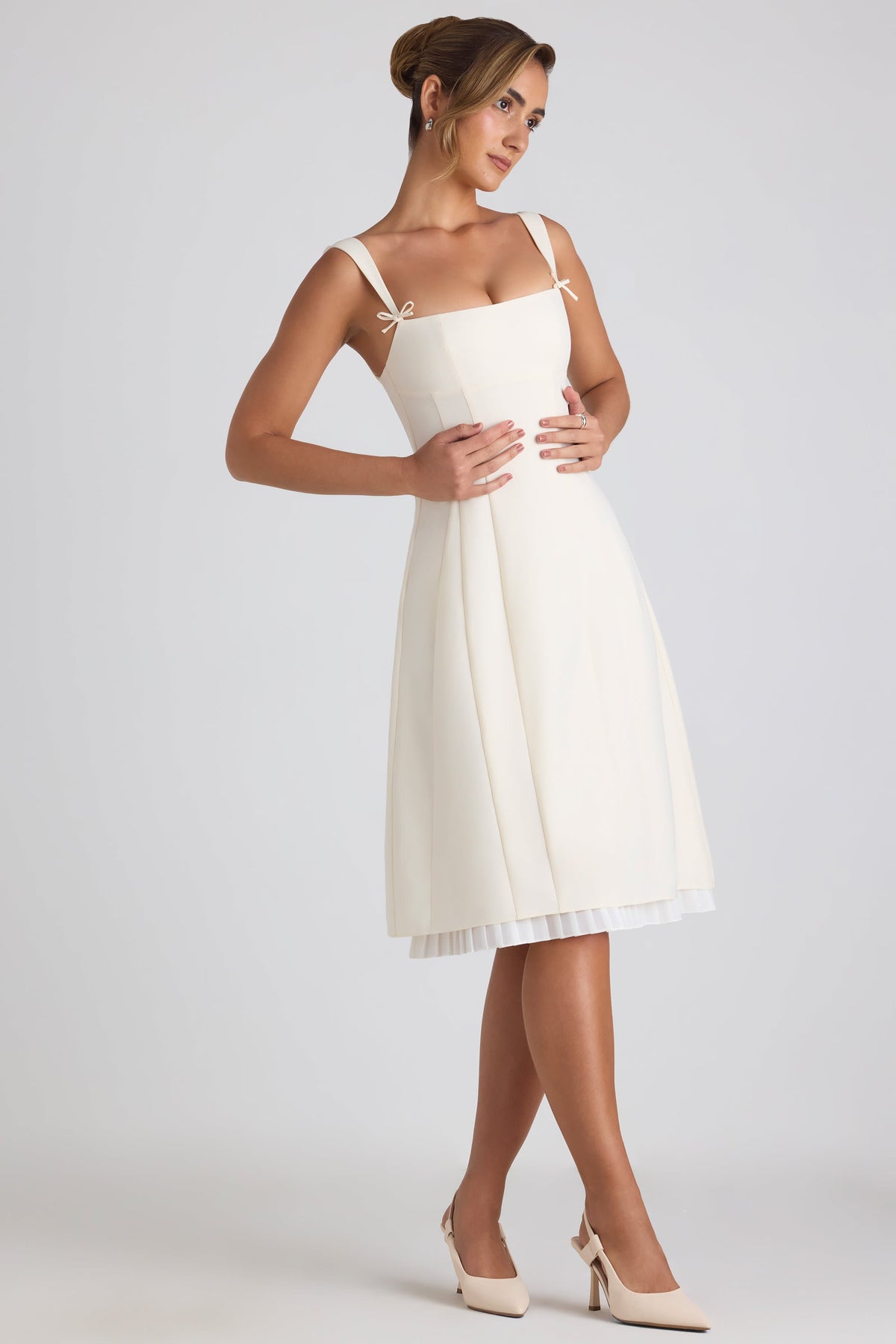 Chic Bow-Detail Pleated A-Line Midi Dress in Ivory