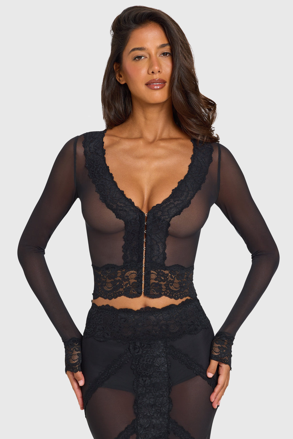 Chic Placed Lace-Trim Cropped Cardigan in Black