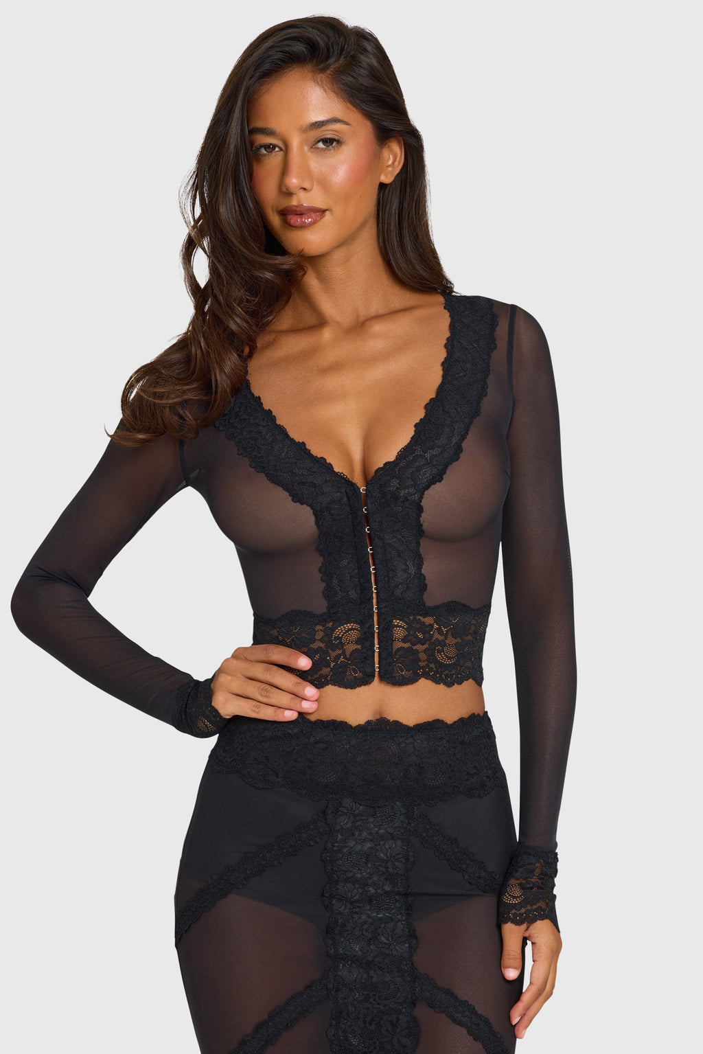 Chic Placed Lace-Trim Cropped Cardigan in Black