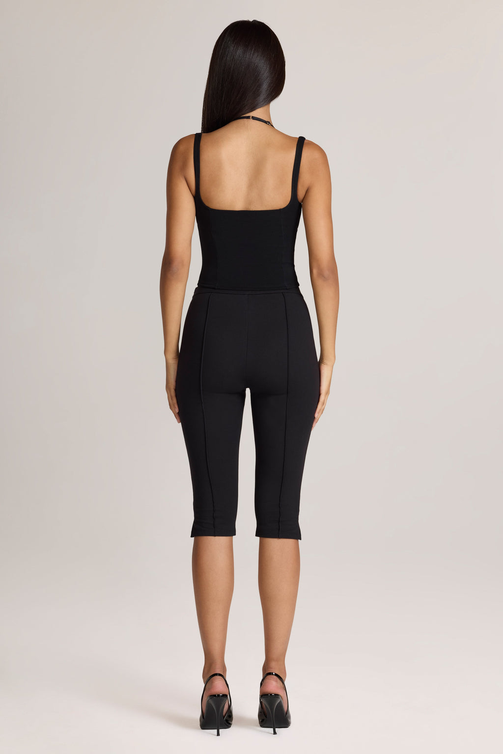Chic Ponte Capri Leggings in Black