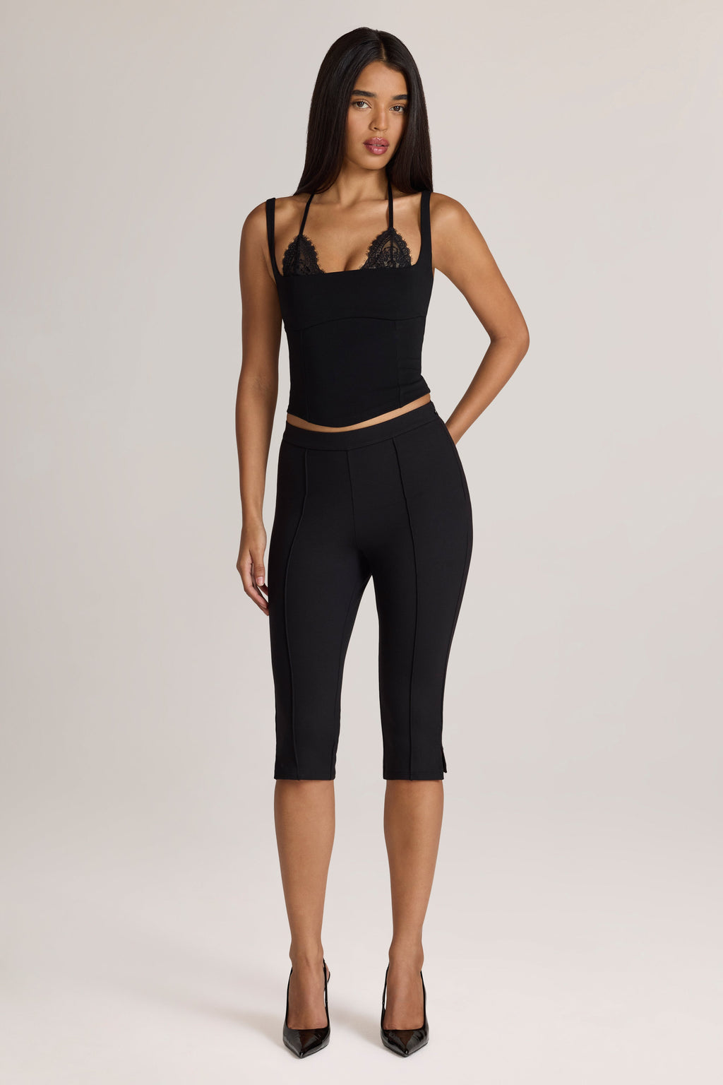 Chic Ponte Capri Leggings in Black