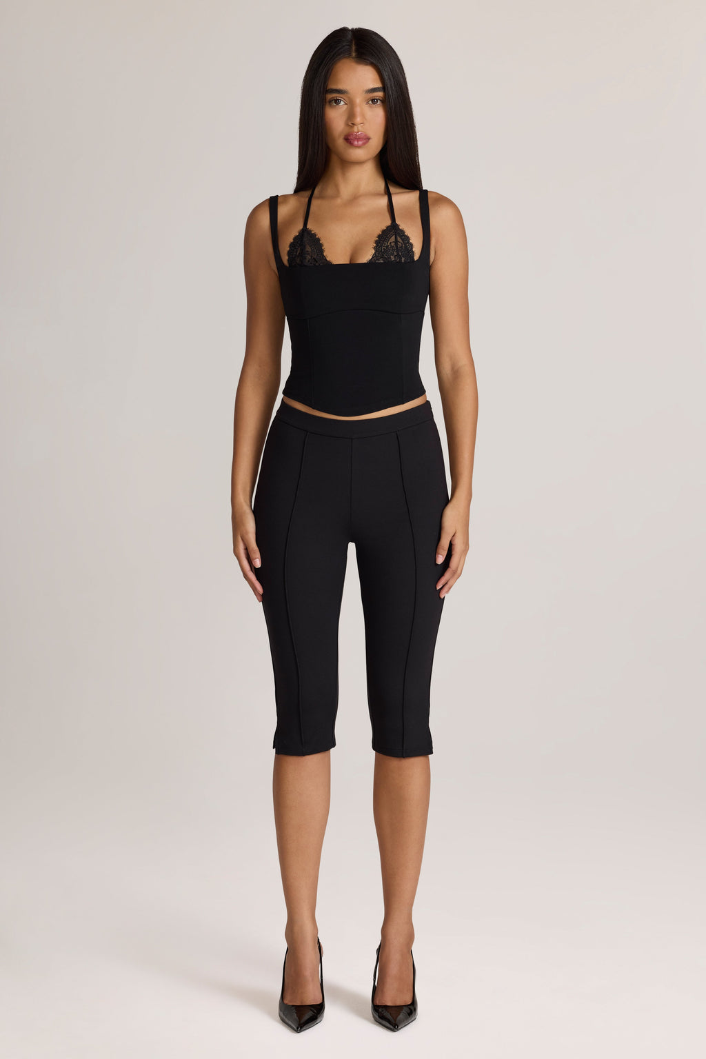 Chic Ponte Capri Leggings in Black