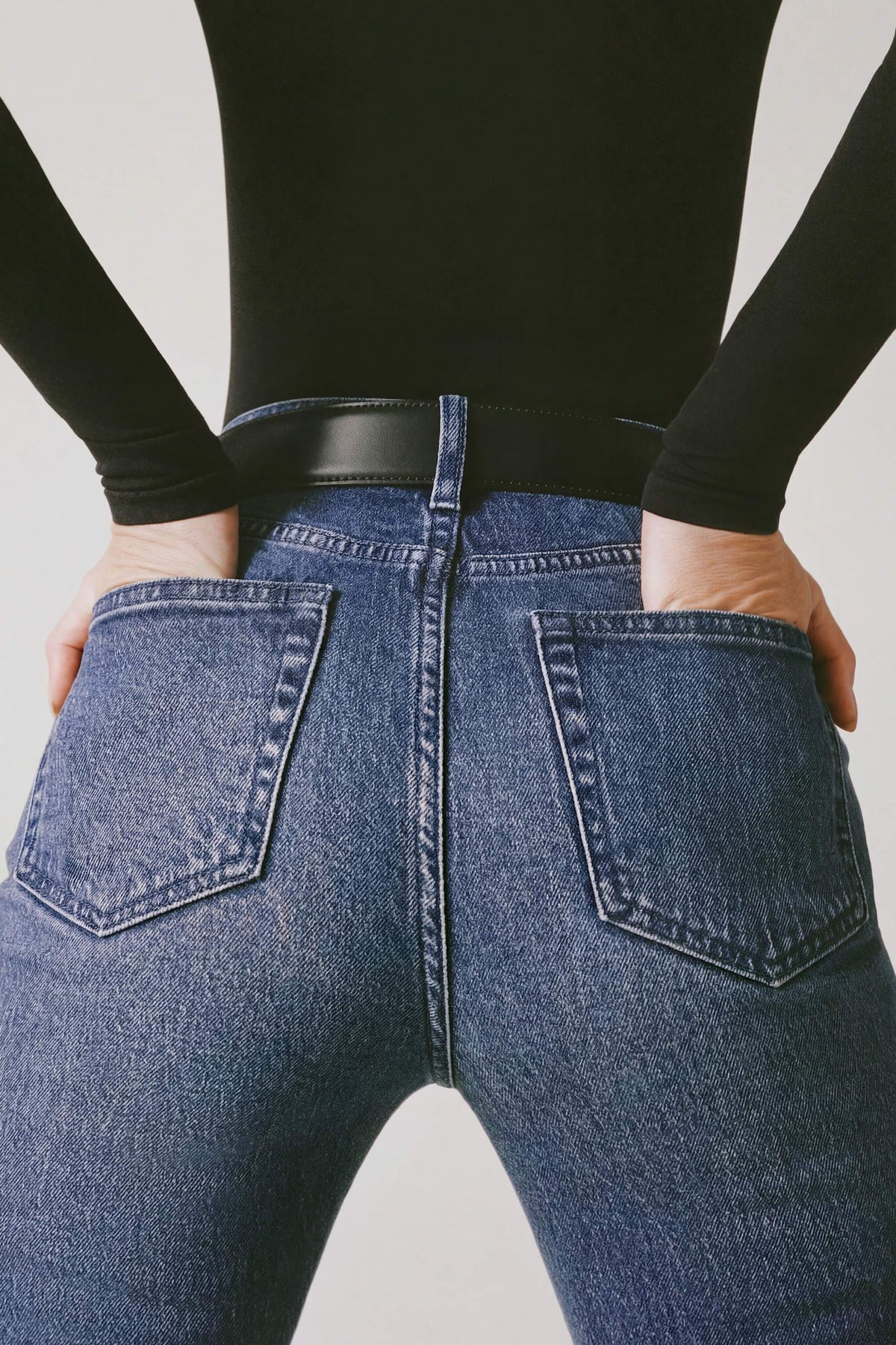 Chic High-Rise Flared Jeans in Indigo Wash