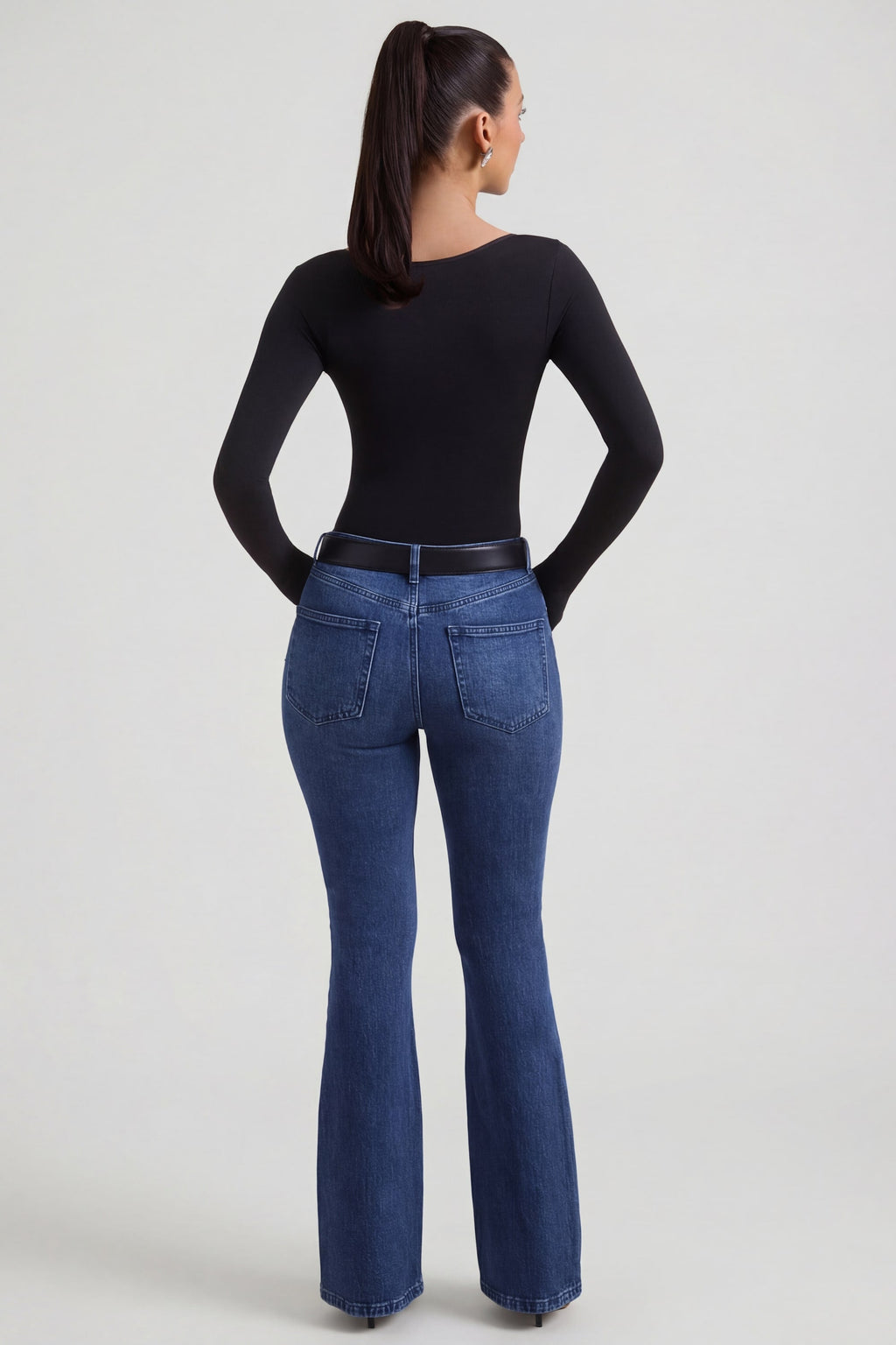 Chic High-Rise Flared Jeans in Indigo Wash