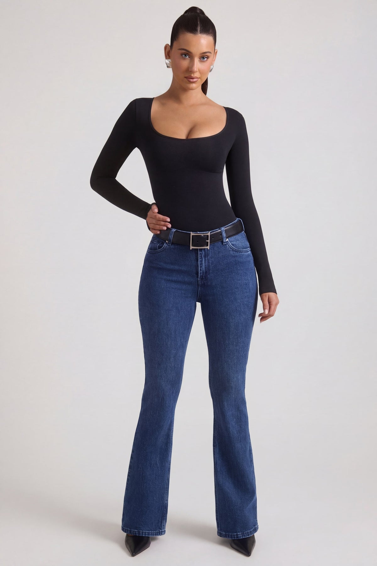 Chic High-Rise Flared Jeans in Indigo Wash