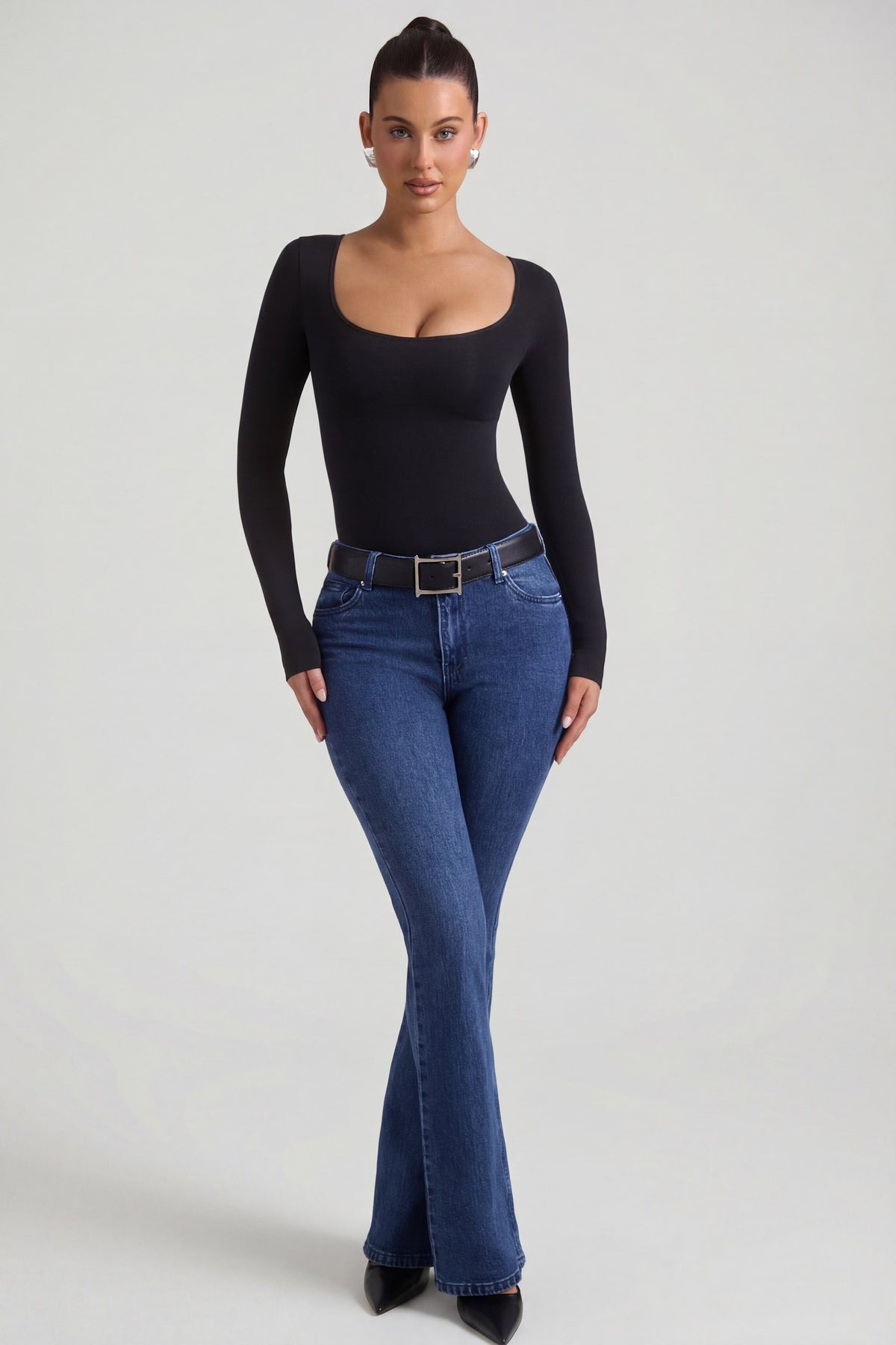 Chic High-Rise Flared Jeans in Indigo Wash