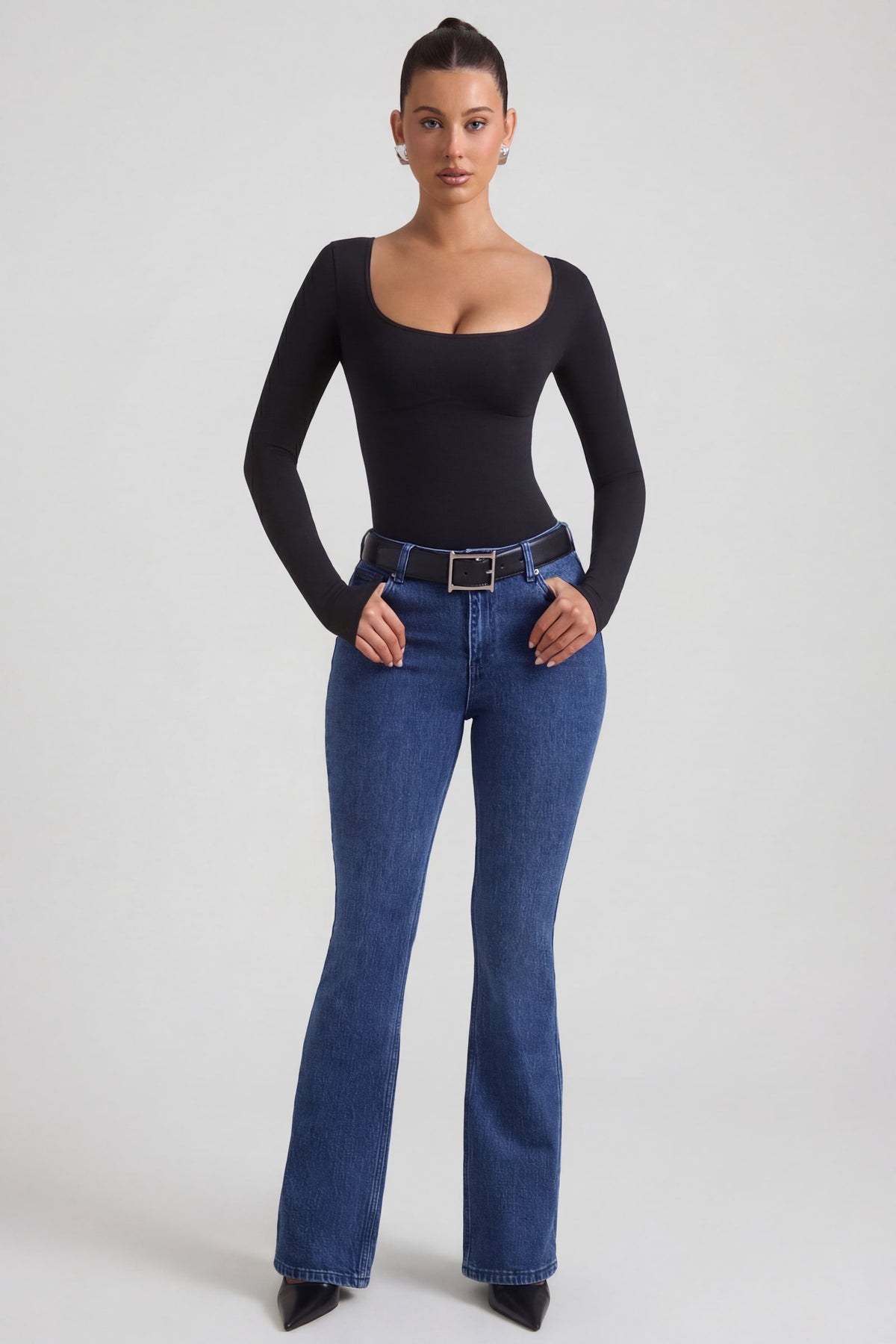 Chic High-Rise Flared Jeans in Indigo Wash