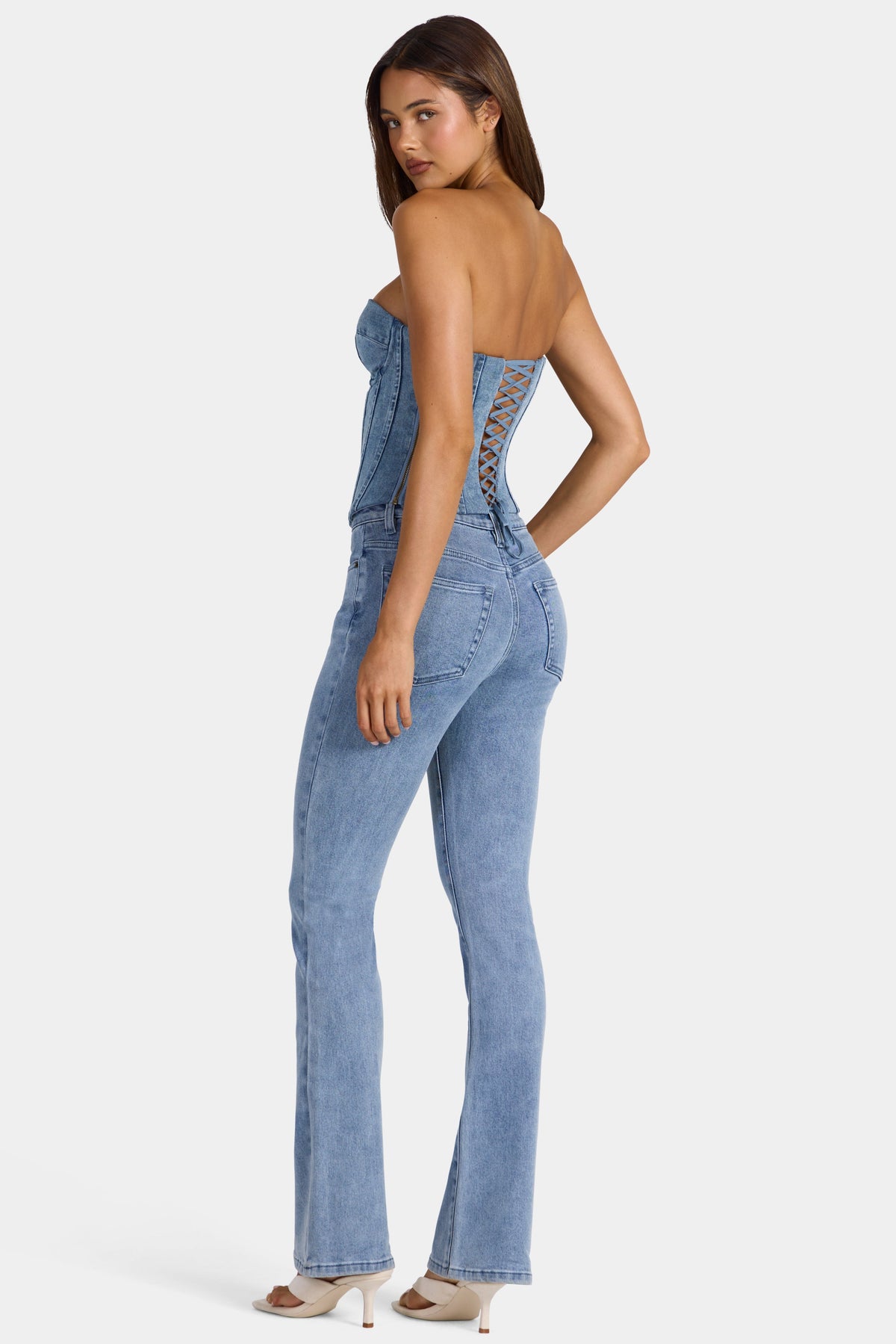 Chic Low-Rise Flared Jeans in Mid-Blue