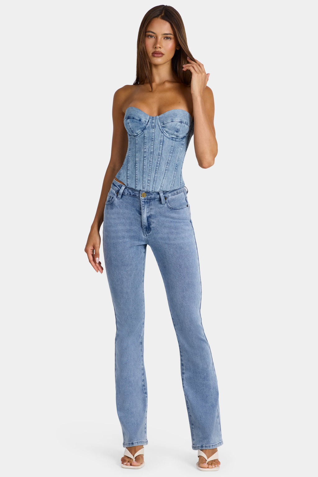 Chic Low-Rise Flared Jeans in Mid-Blue