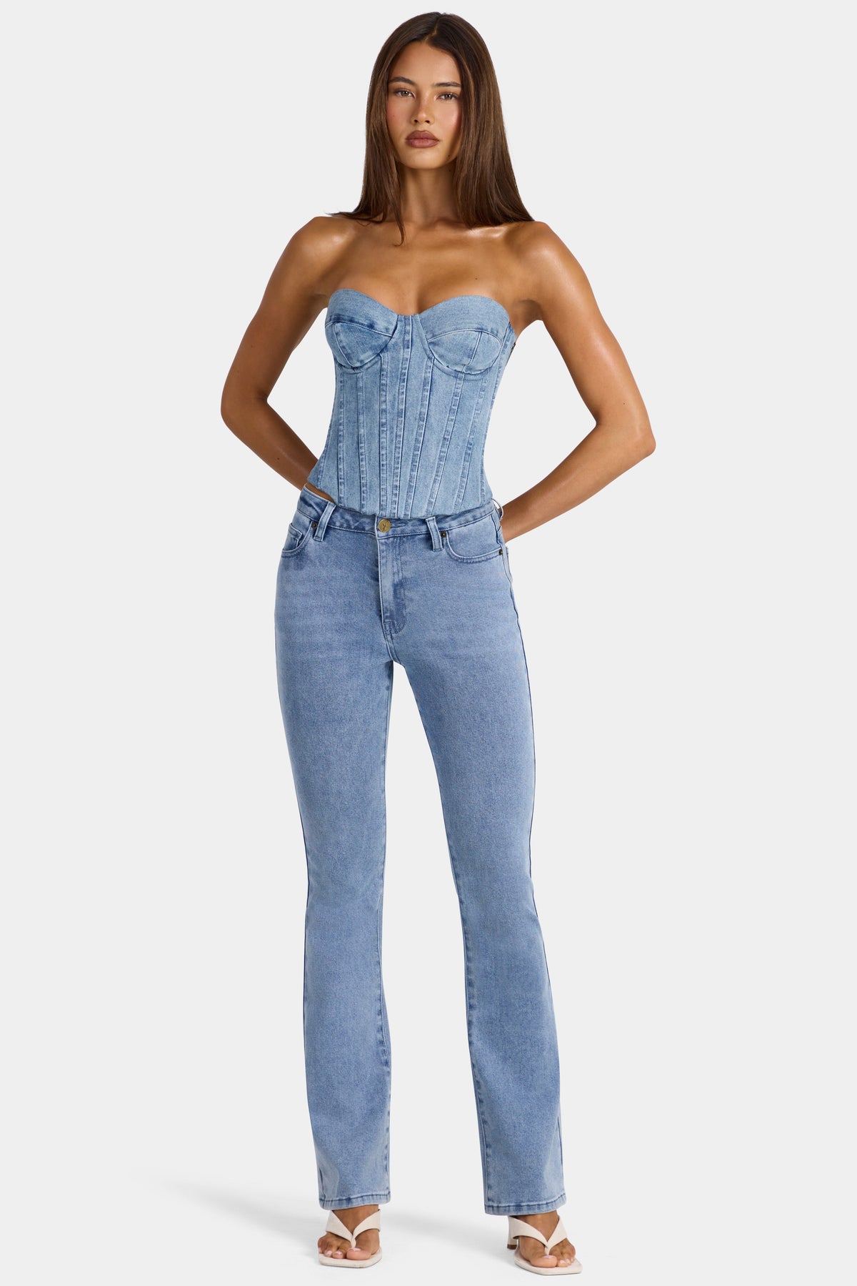 Chic Low-Rise Flared Jeans in Mid-Blue