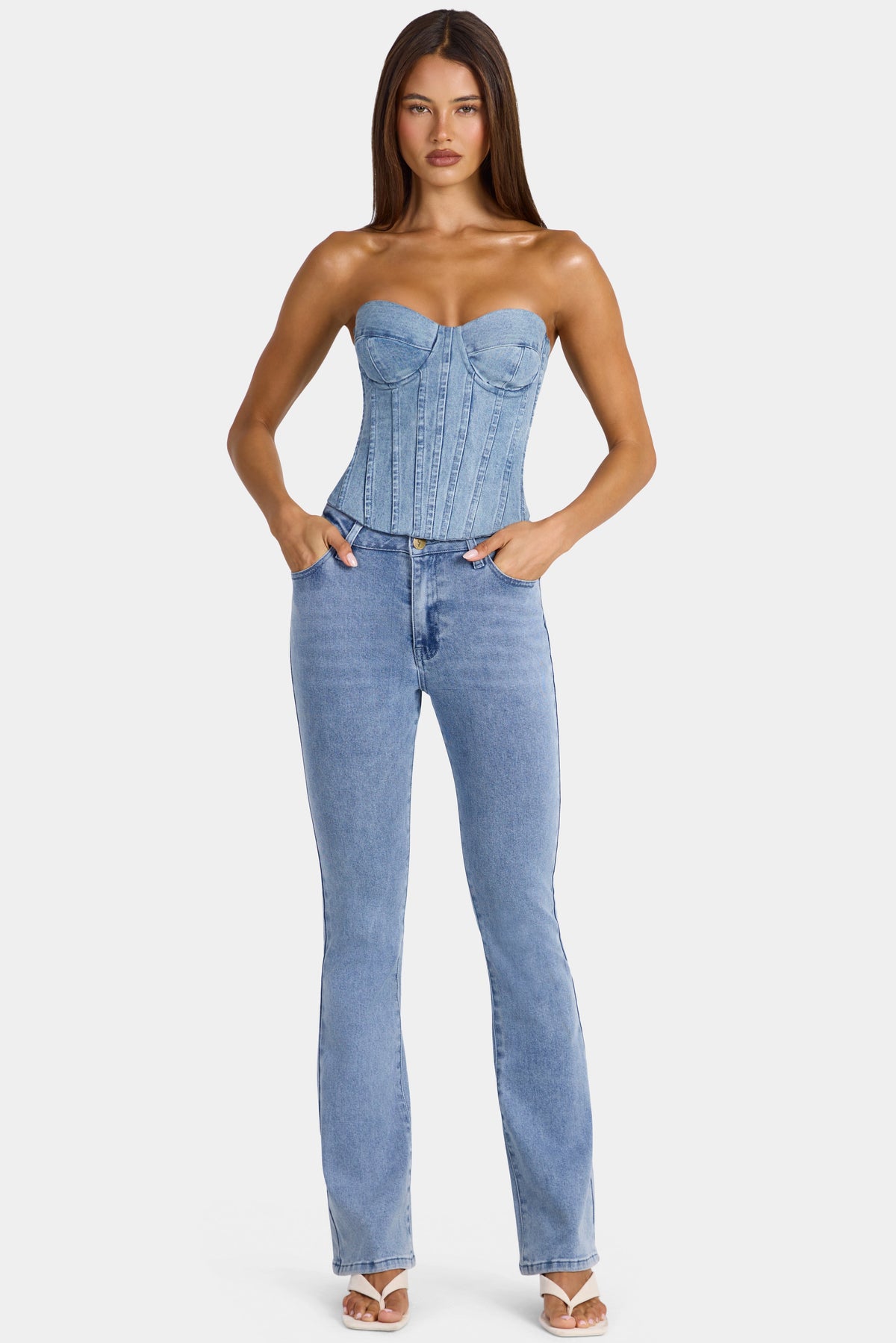 Chic Low-Rise Flared Jeans in Mid-Blue