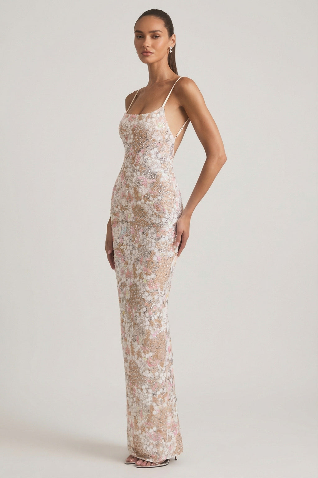 Chic Embellished Scoop-Neck Backless Maxi Dress in Ivory