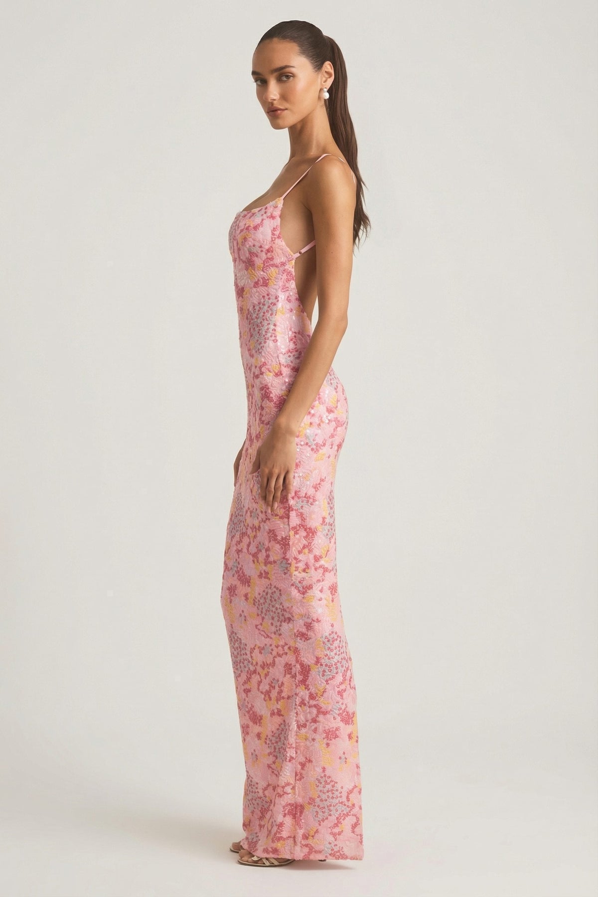 Chic Embellished Scoop-Neck Backless Maxi Dress in Pink