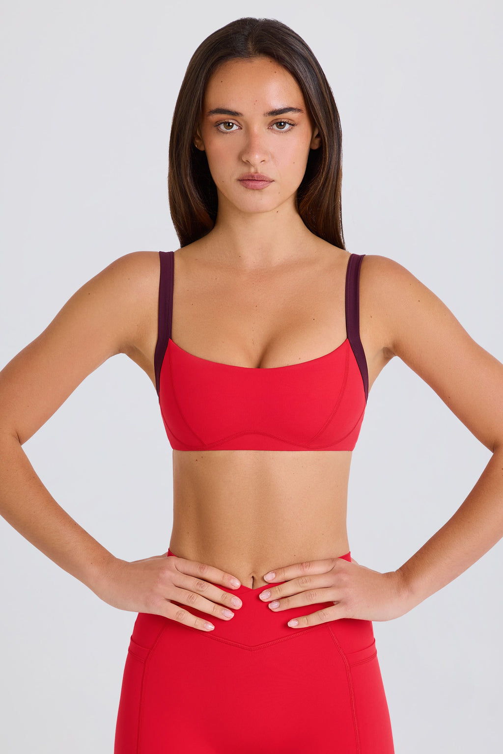 Chic Soft Active Contrast-Trim Sports Bra in Strawberry