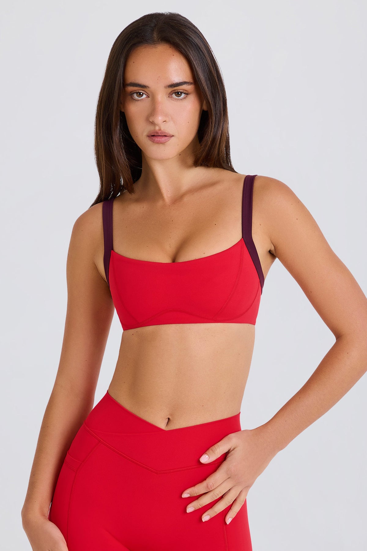 Chic Soft Active Contrast-Trim Sports Bra in Strawberry