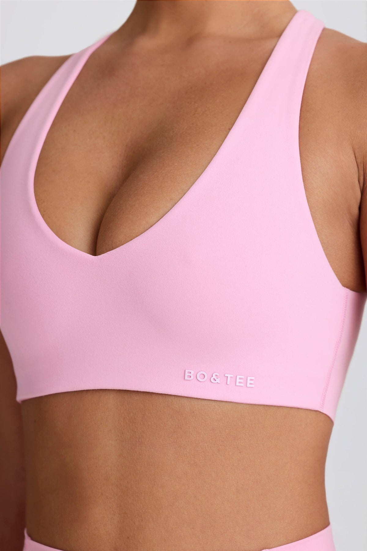 Chic Soft Active V-Neck Sports Bra in Baby Pink