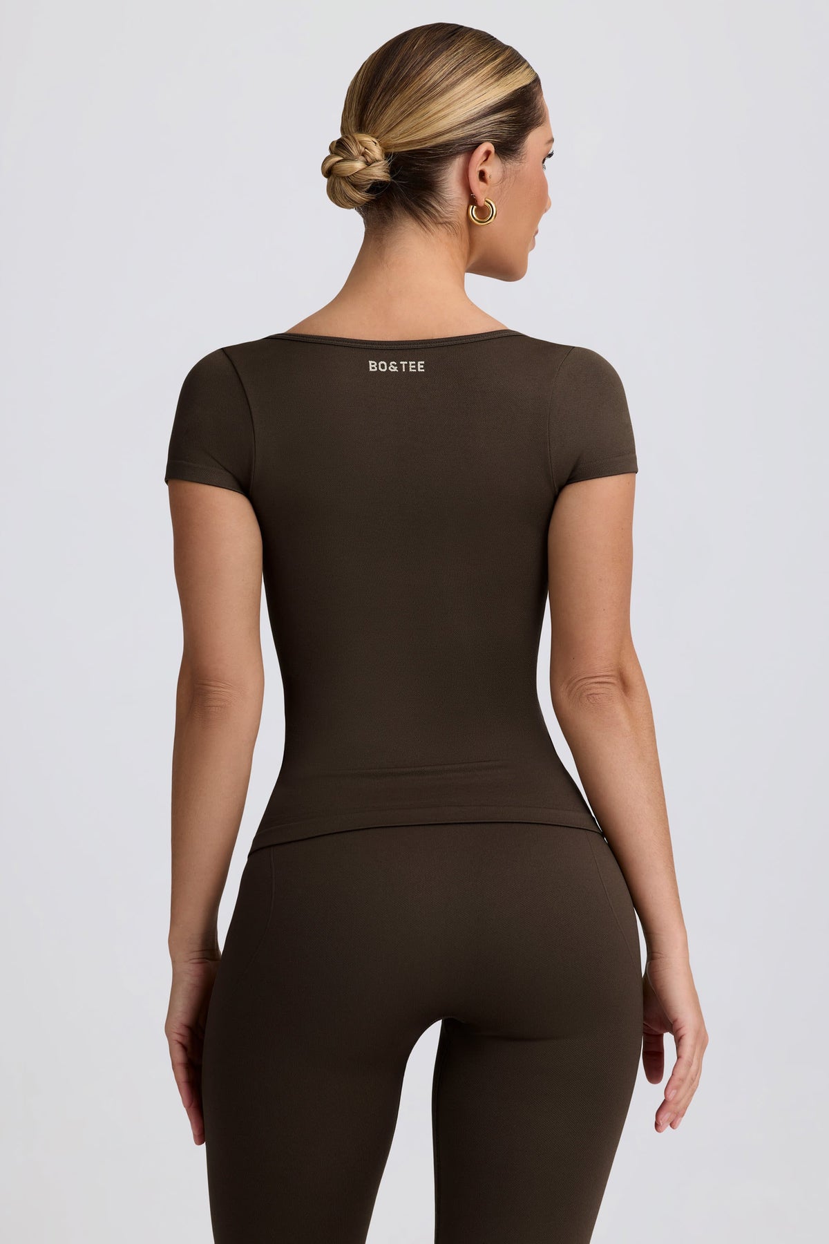 Chic Super Sculpt Seamless T-Shirt in Brown