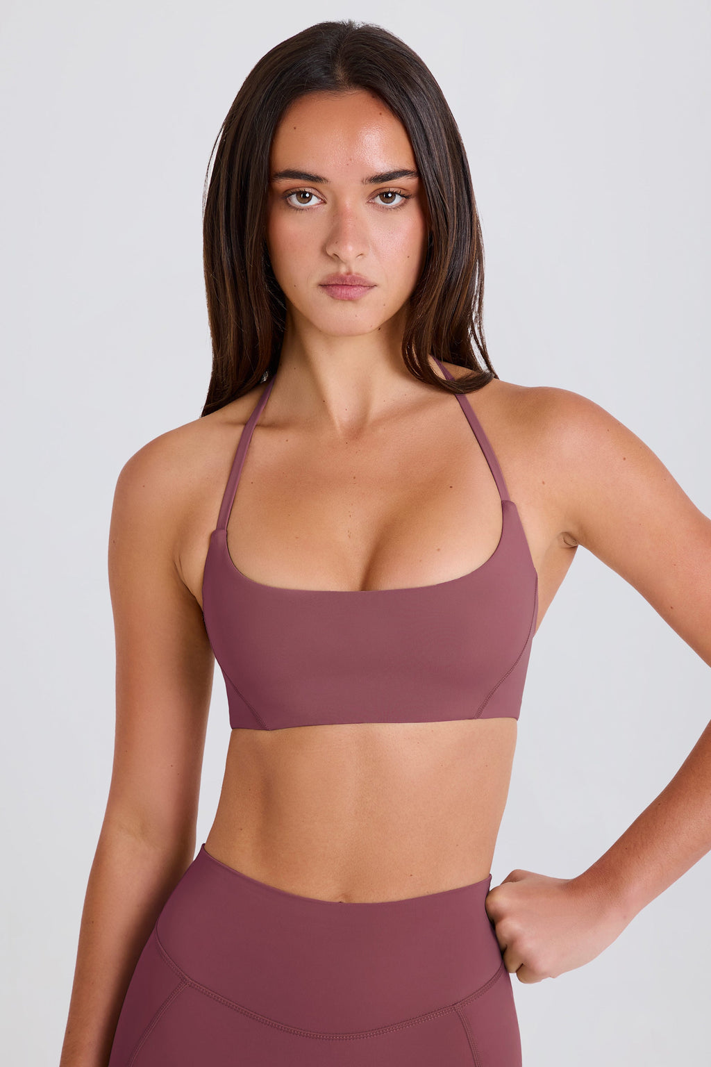 Chic Scoop-Neck Halterneck Sports Bra in Acai