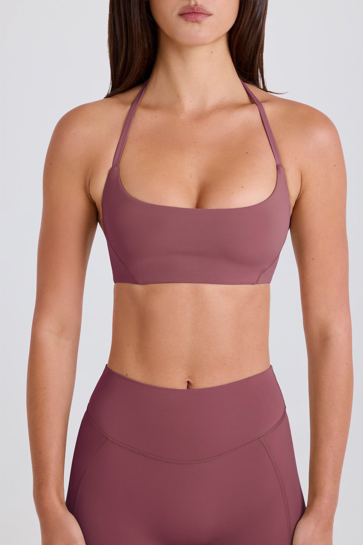 Chic Scoop-Neck Halterneck Sports Bra in Acai
