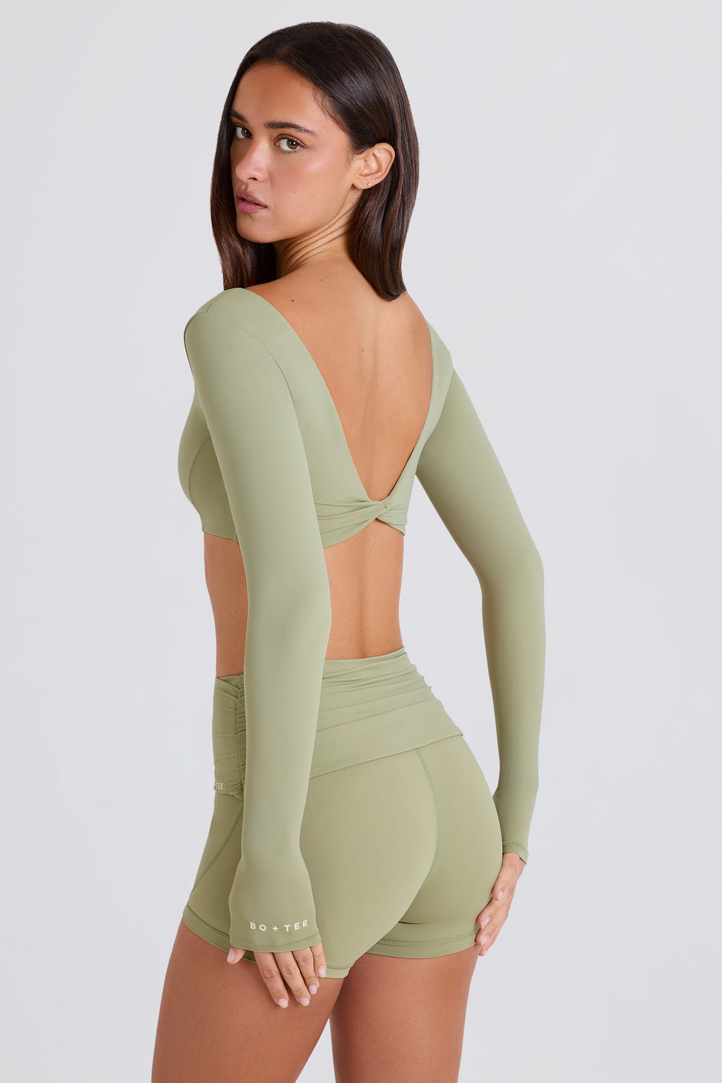 Chic Long-Sleeve Crop Top in Matcha