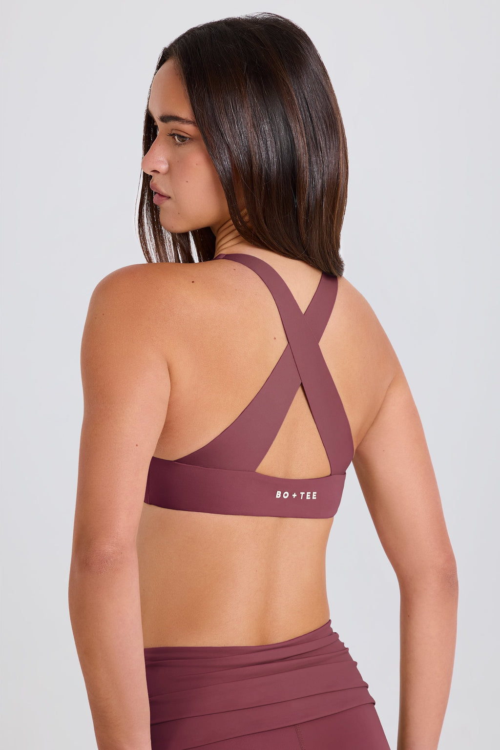 Chic Crossback V-Neck Sports Bra in Acai